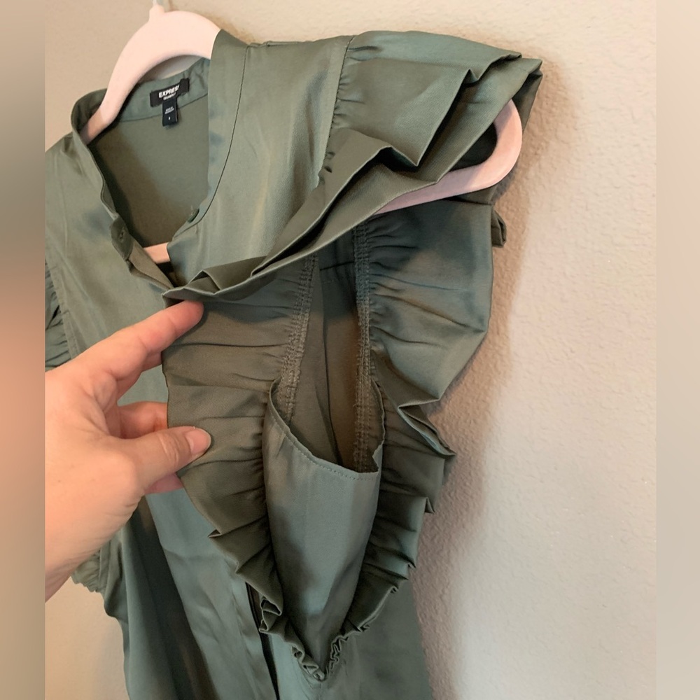 Express Gramercy Army Green sleeveless button up blouse. Size S. - Picture 5 of 8